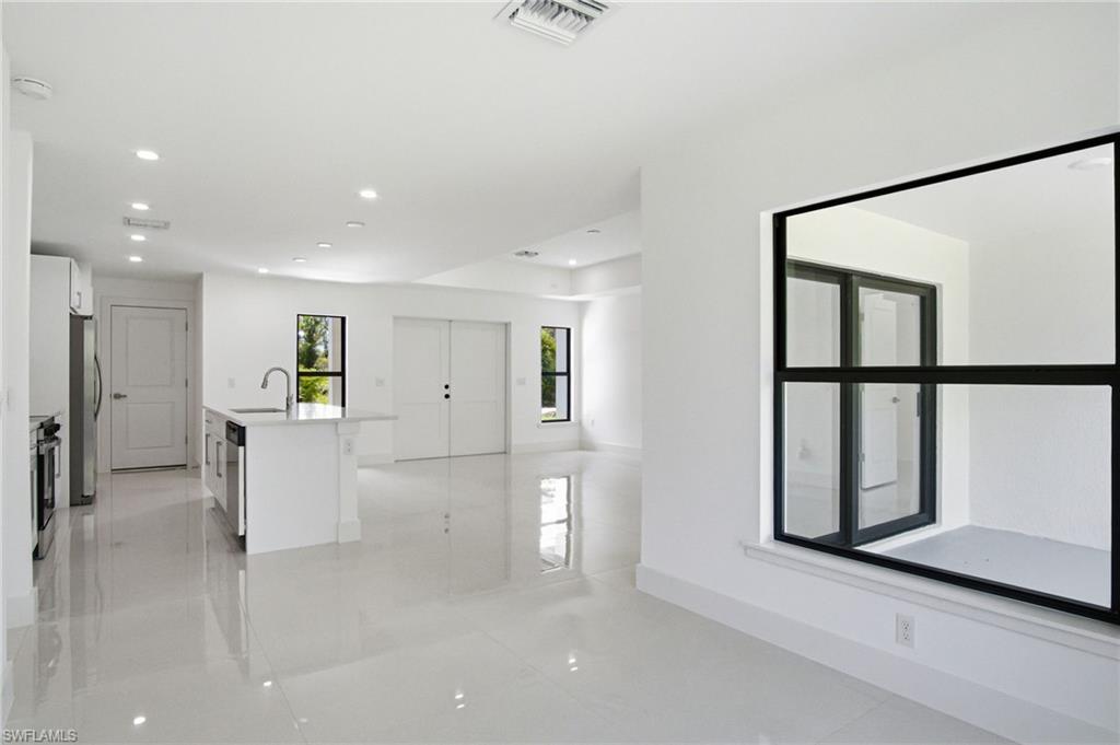 739 Fullerton Ave S Property Photo 23