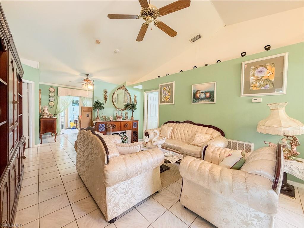 4000 Outer Dr Property Photo 3