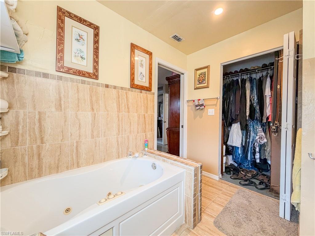 4000 Outer Dr Property Photo 17