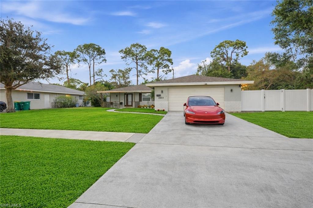 2473 Poinciana St Property Photo 5