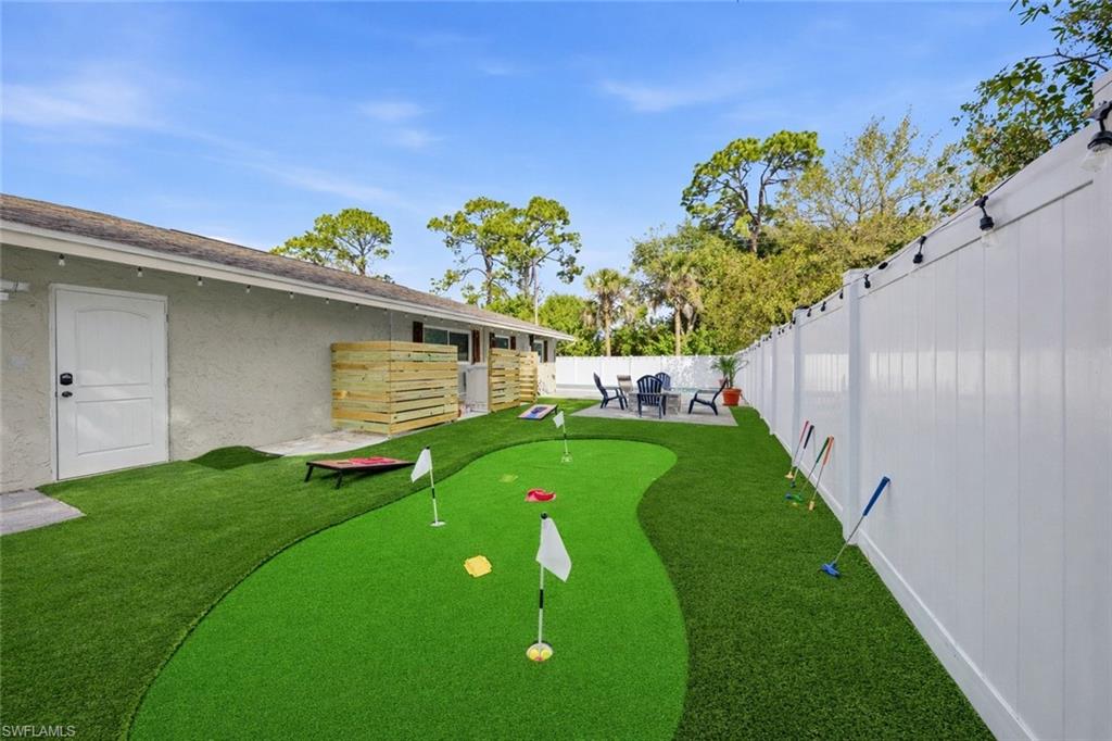 2473 Poinciana St Property Photo 6