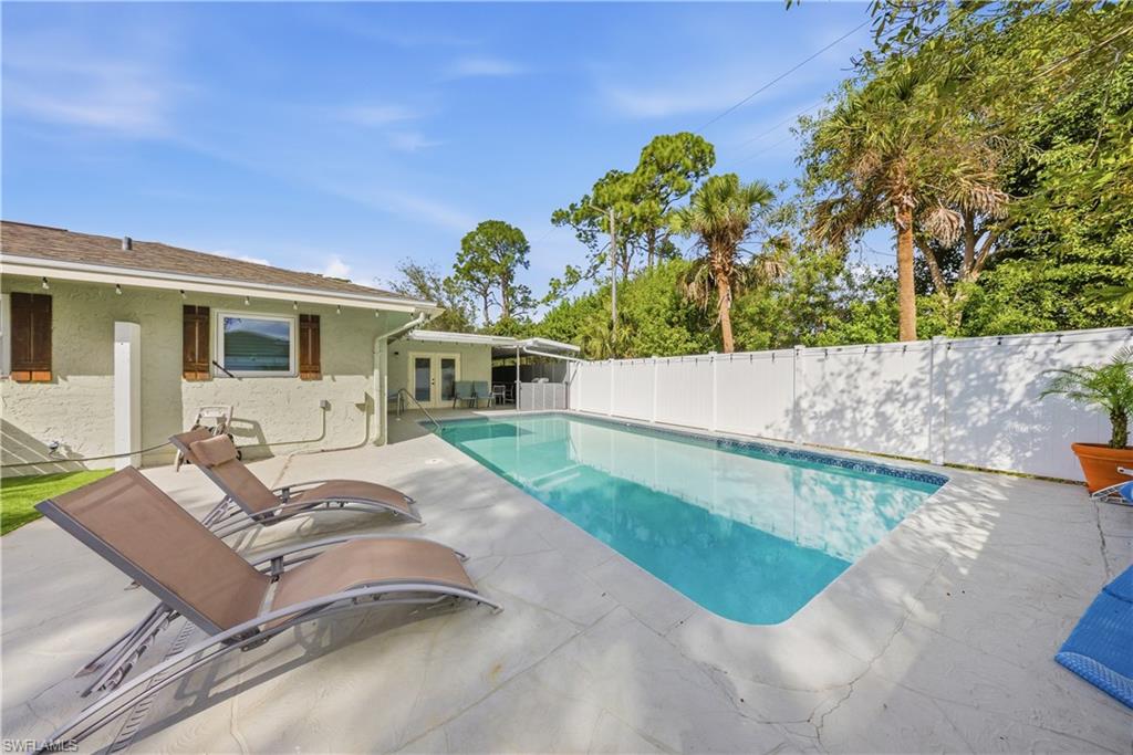 2473 Poinciana St Property Photo 25