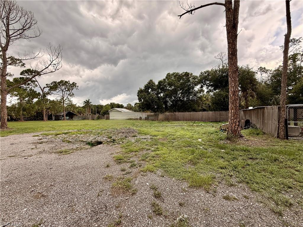 8219 Bartholomew Dr Property Photo 18