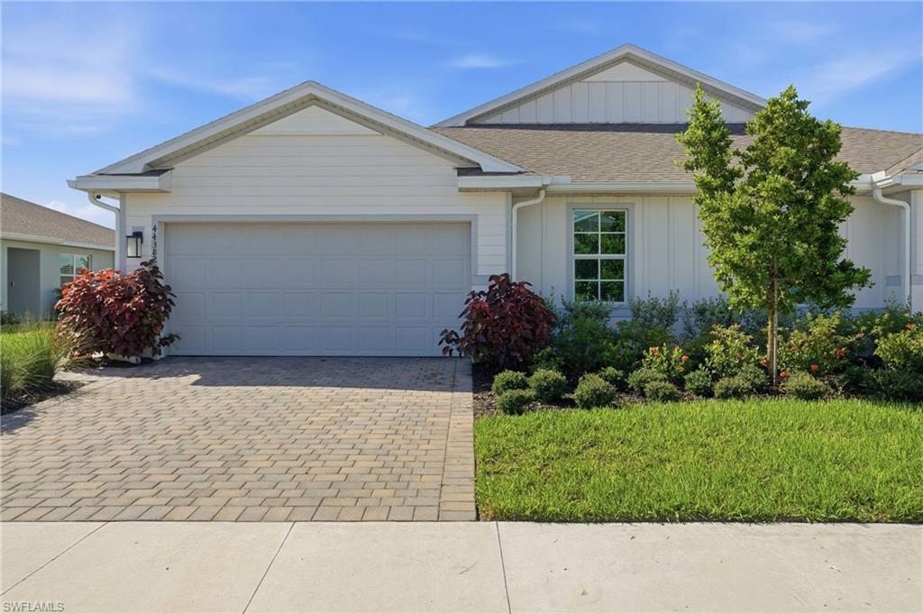 44382 Palm Frond Dr Property Photo 3