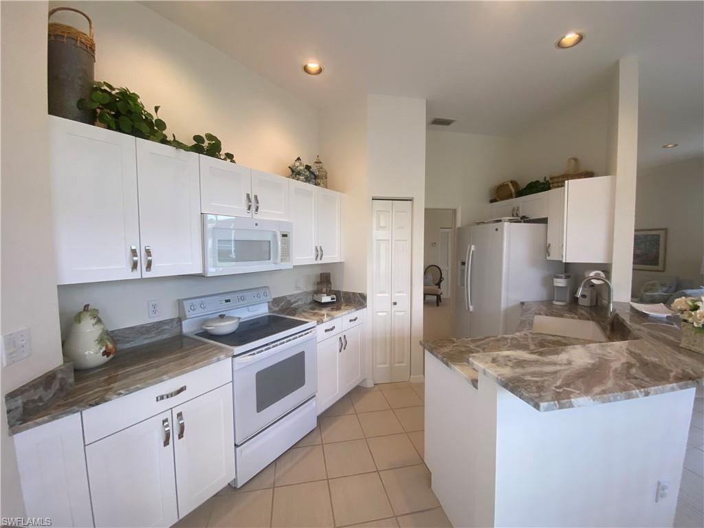 9181 Las Maderas Dr Property Photo 9