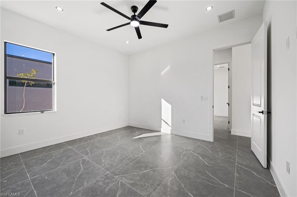 109 37th Pl Property Photo 31