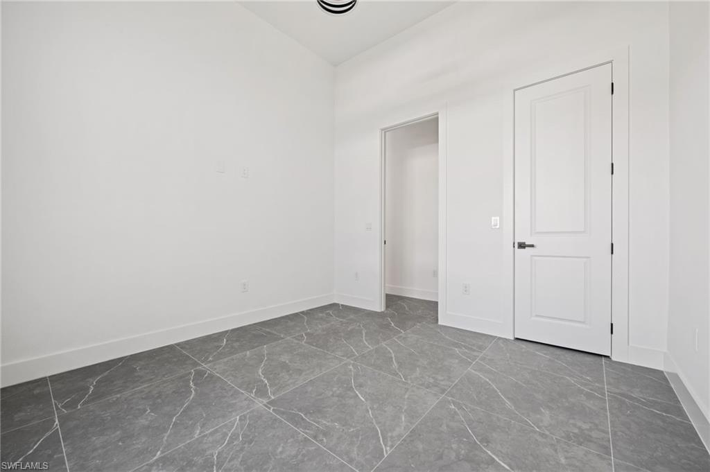 109 37th Pl Property Photo 34