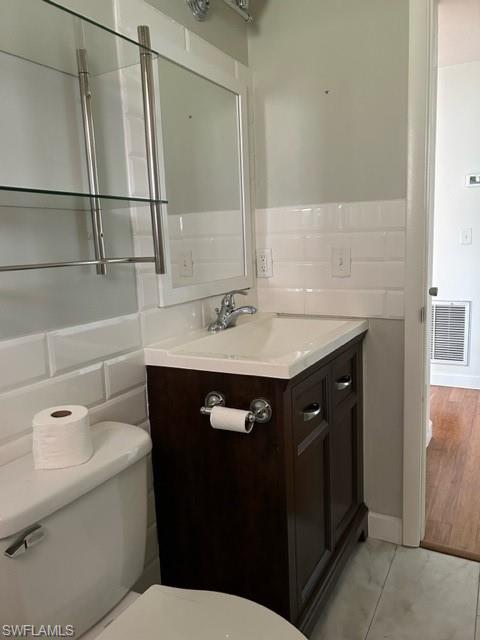 656 Palm View Dr 4 Property Photo 9
