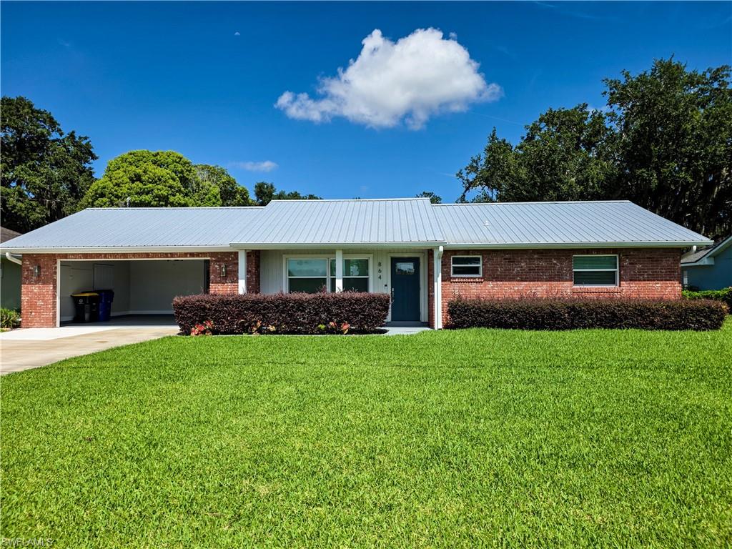 864 Peachtree Dr Property Photo 3