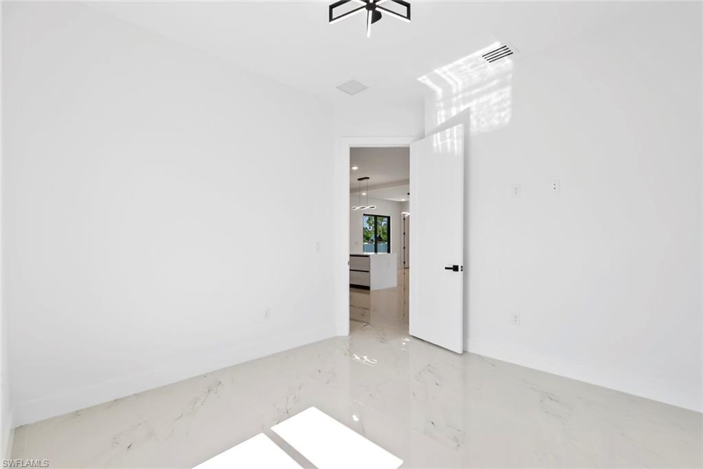 3203 21st St W Property Photo 18