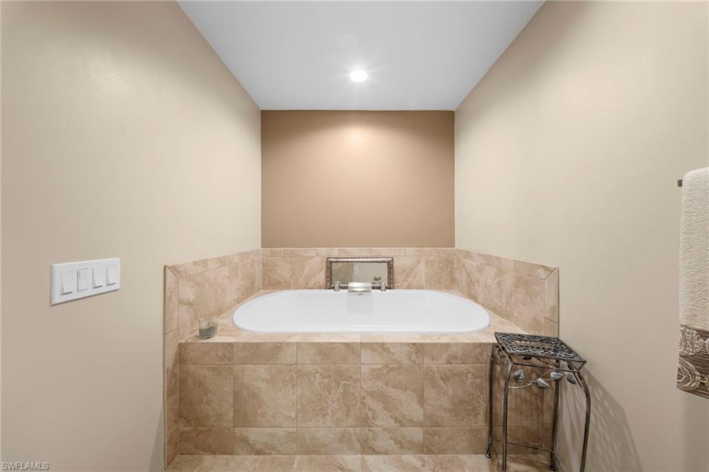 770 Waterford Dr 202 Property Photo 21