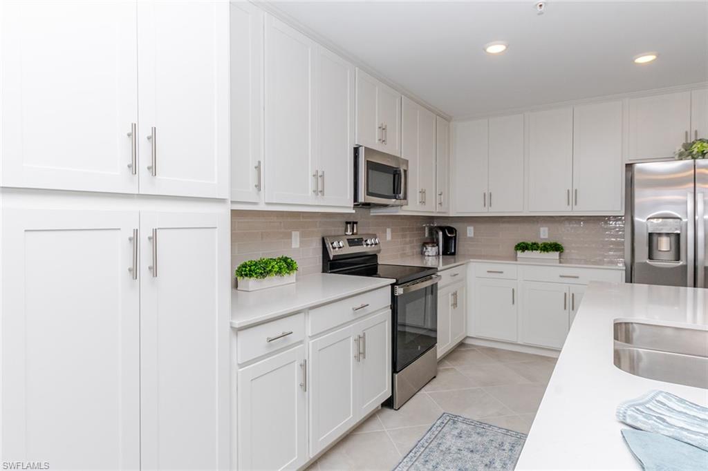 5527 Double Eagle Cir 3823 Property Photo 12