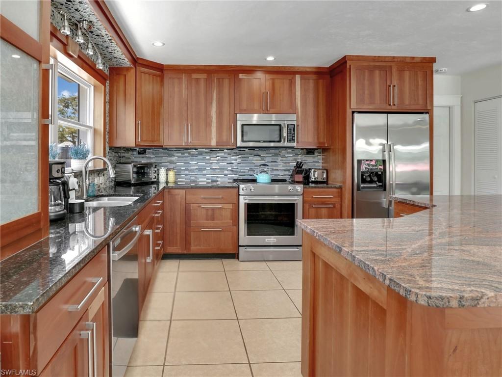 1268 Lake Shore Dr Property Photo 7