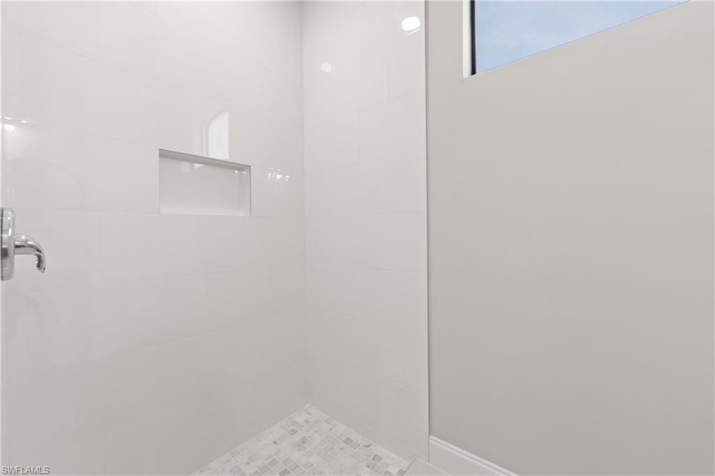 2903 37th St W Property Photo 17