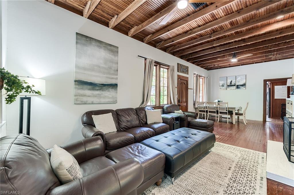 10811 Dean St Property Photo 4