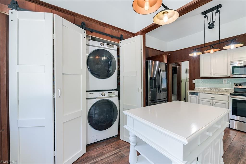 10811 Dean St Property Photo 9