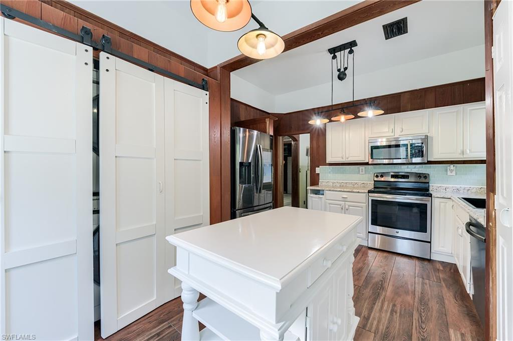 10811 Dean St Property Photo 10