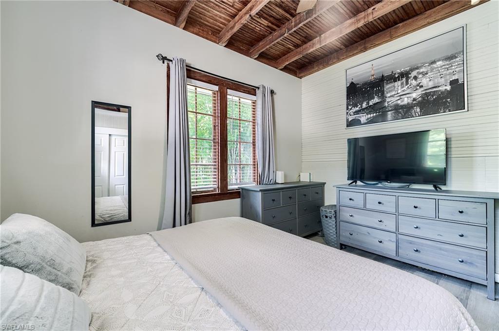 10811 Dean St Property Photo 14