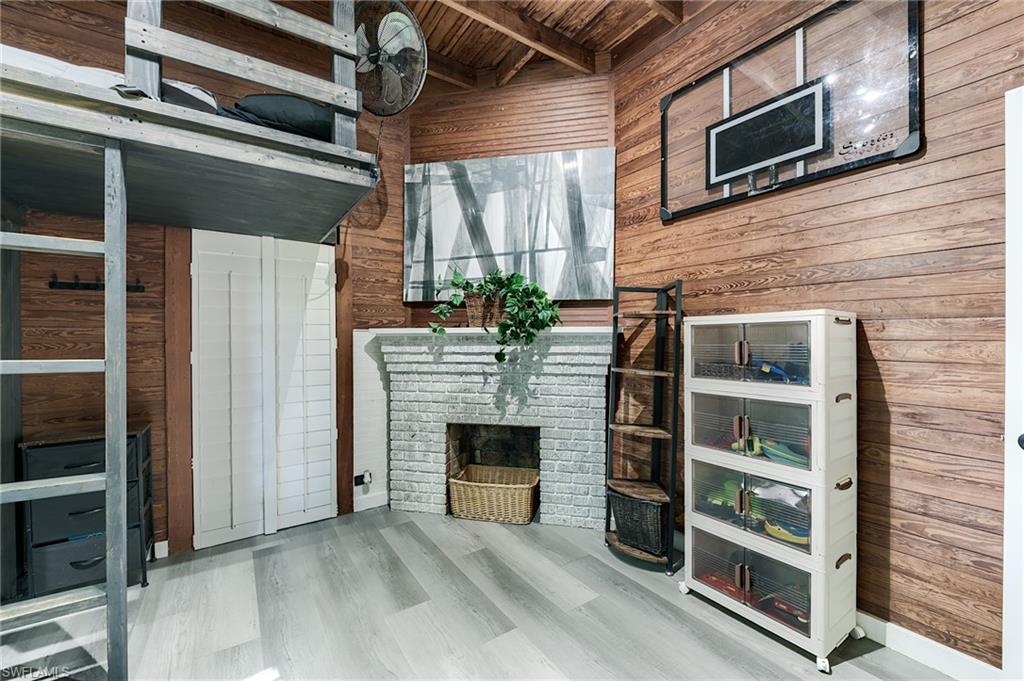 10811 Dean St Property Photo 17