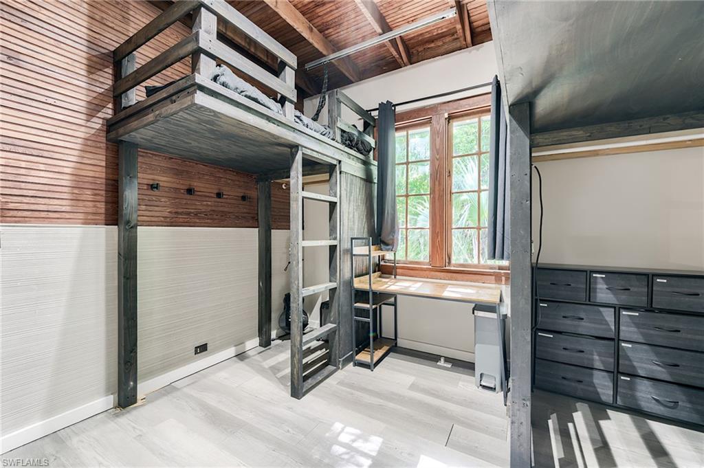 10811 Dean St Property Photo 18