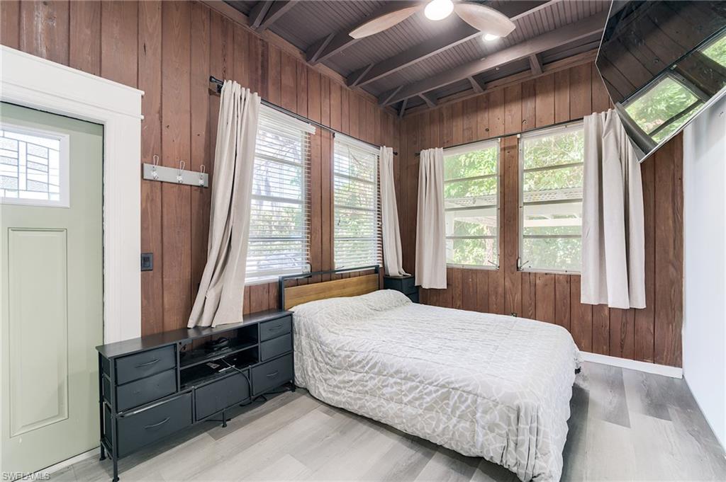10811 Dean St Property Photo 23