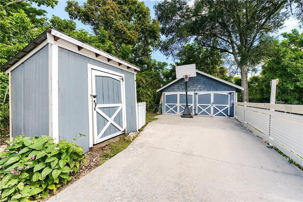 10811 Dean St Property Photo 28