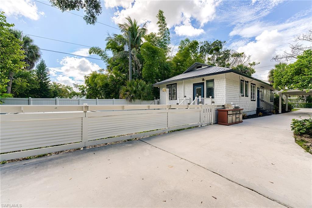 10811 Dean St Property Photo 29