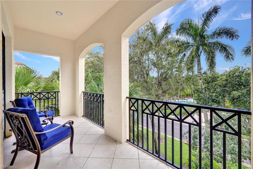 2830 Tiburon Blvd E 103 Property Photo 2