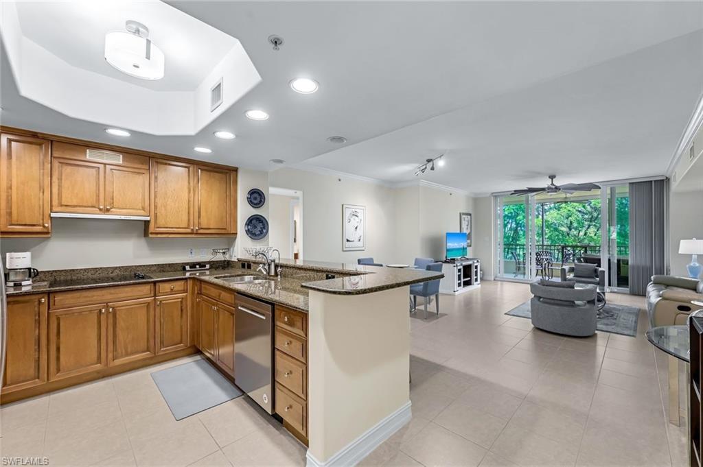 2728 Tiburon Blvd E A204 Property Photo 6