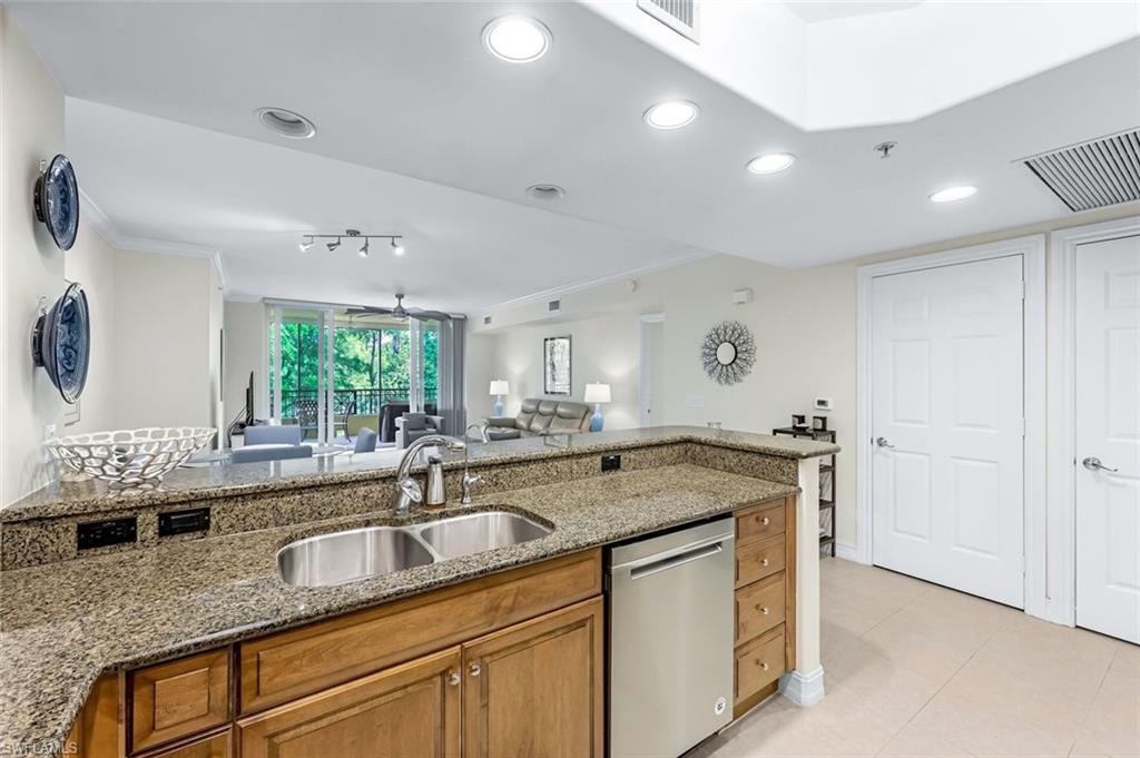 2728 Tiburon Blvd E A204 Property Photo 7