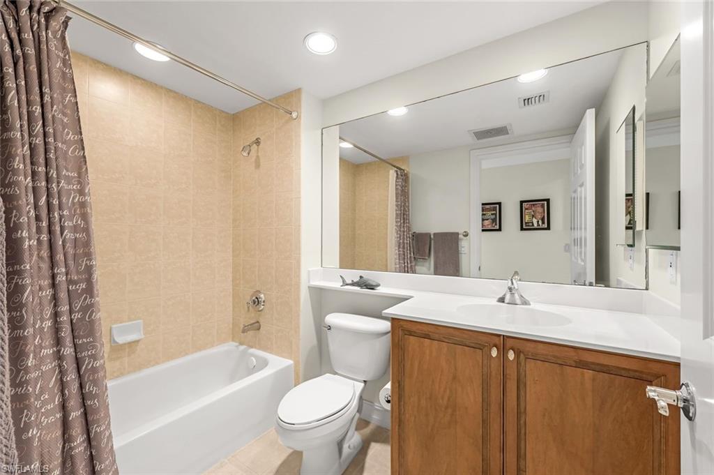 2728 Tiburon Blvd E A204 Property Photo 13