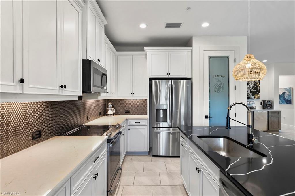 2567 Seychelles Dr 207 Property Photo 11