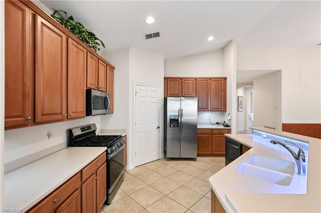 1626 Tarpon Bay Dr S 202 Property Photo 12