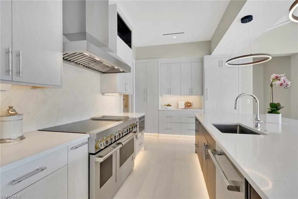 211 1st St Property Photo 12