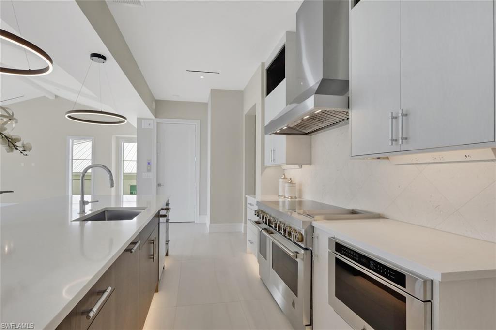 211 1st St Property Photo 13