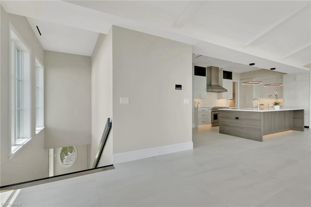 211 1st St Property Photo 14