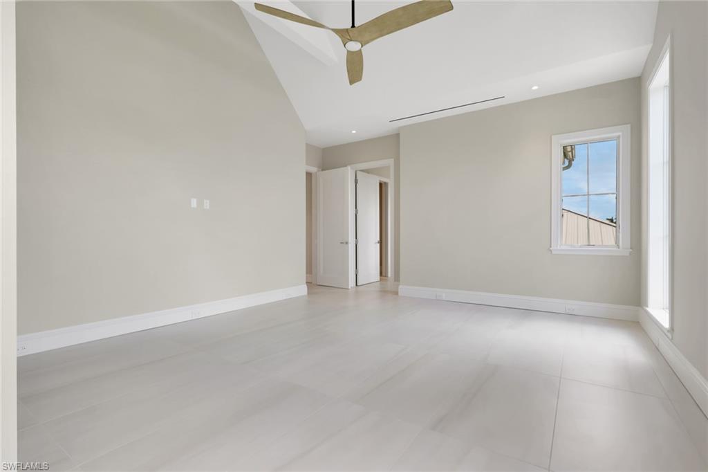 211 1st St Property Photo 18