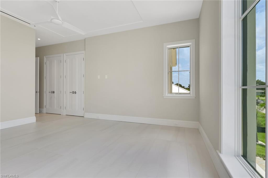 211 1st St Property Photo 21