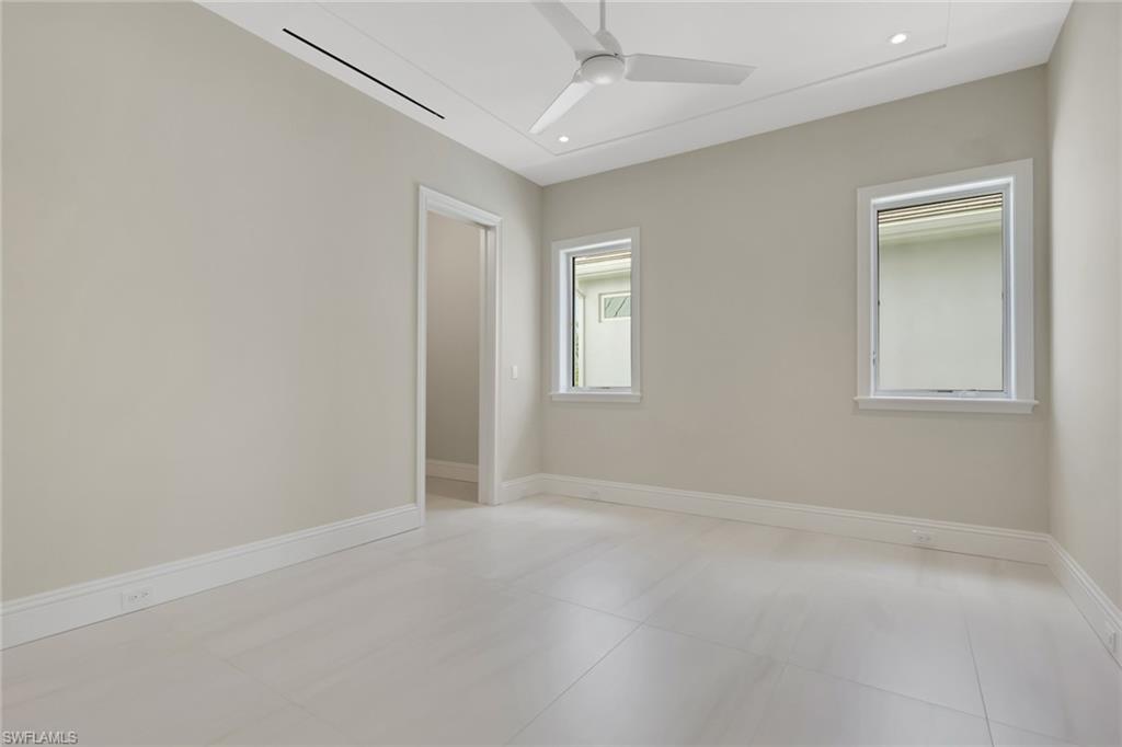 211 1st St Property Photo 25