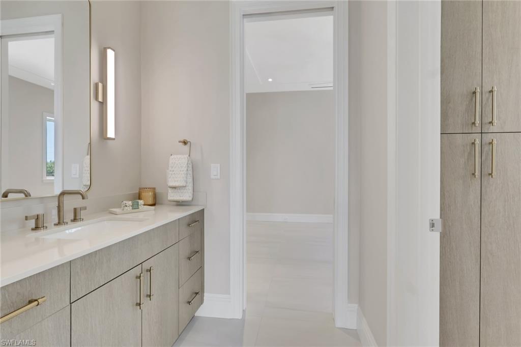 211 1st St Property Photo 26