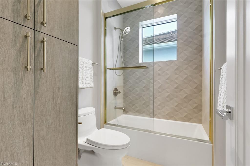 211 1st St Property Photo 27