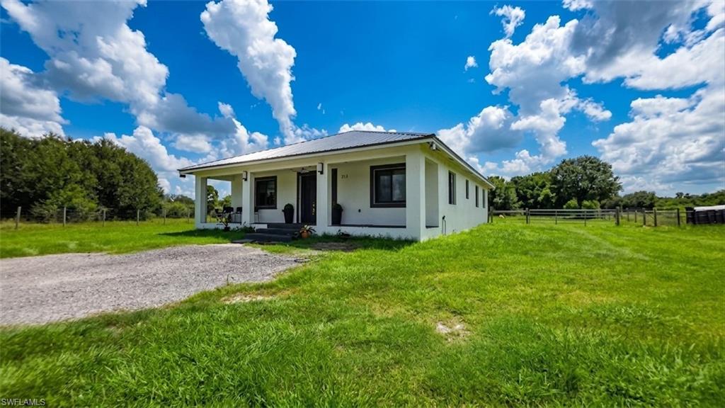 525 Granja Ave Property Photo 3