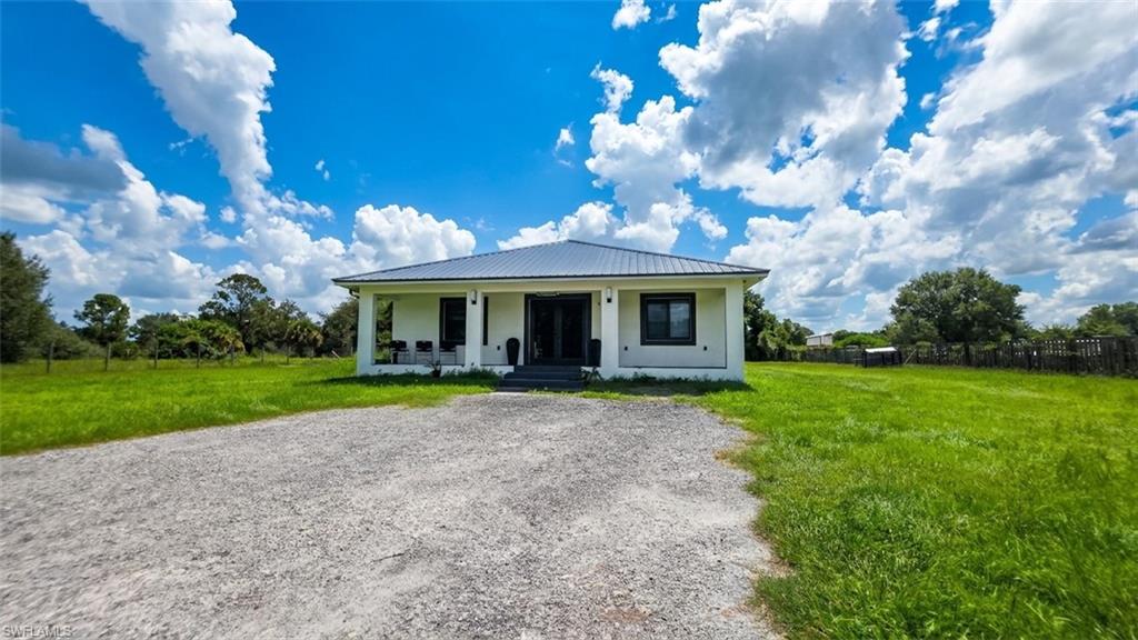 525 Granja Ave Property Photo 4