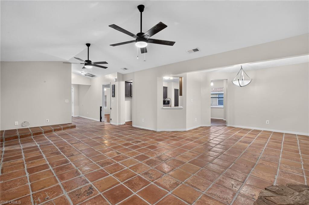 17565 Lee Rd Property Photo 3