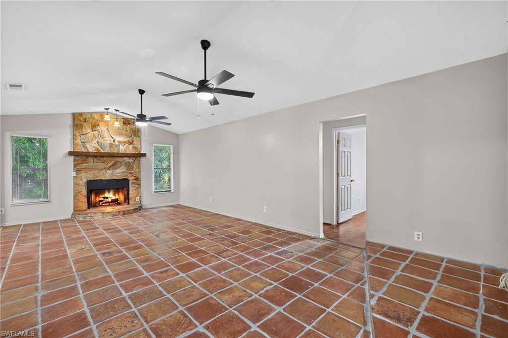 17565 Lee Rd Property Photo 5