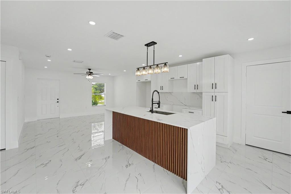 1216 Cordoba St E Property Photo 3