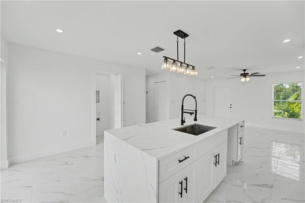 1216 Cordoba St E Property Photo 4