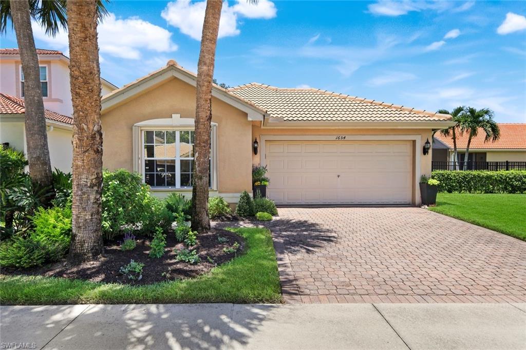 1654 Triangle Palm Ter Property Photo 2