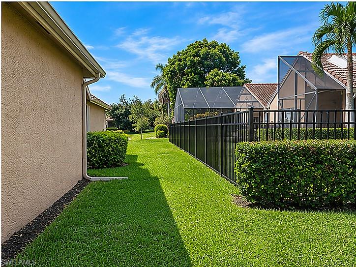 1654 Triangle Palm Ter Property Photo 4