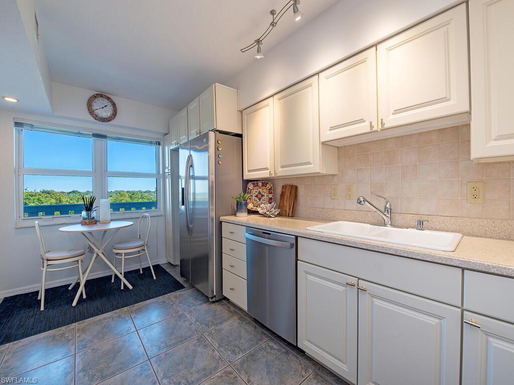 5501 Heron Point Dr 503 Property Photo 6
